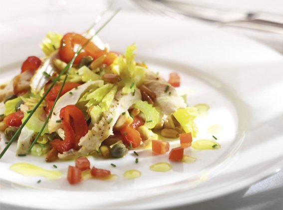 Salada de Frango com Pinhão